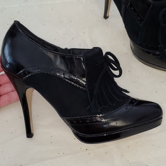 WHITE HOUSE BLACK MARKET BOOTIES - Picture 1 of 7